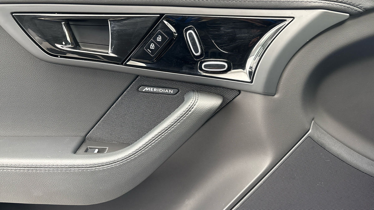 Jaguar F-Type Image 19