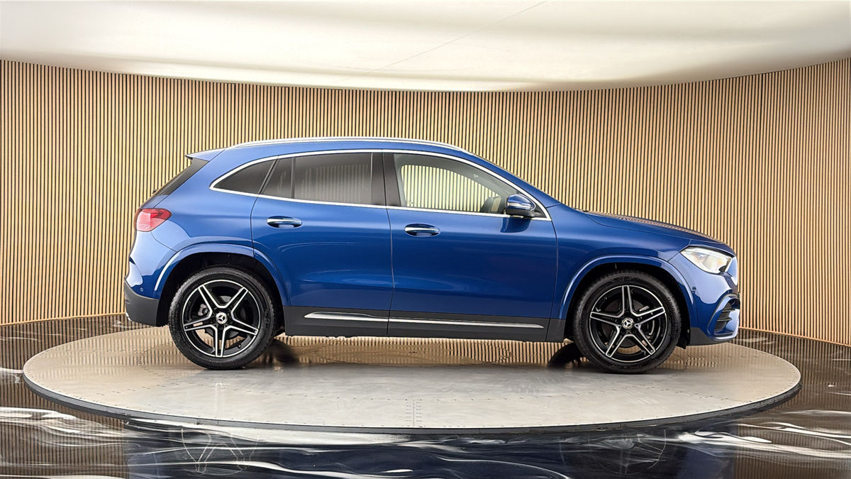 Mercedes-Benz GLA Image 16
