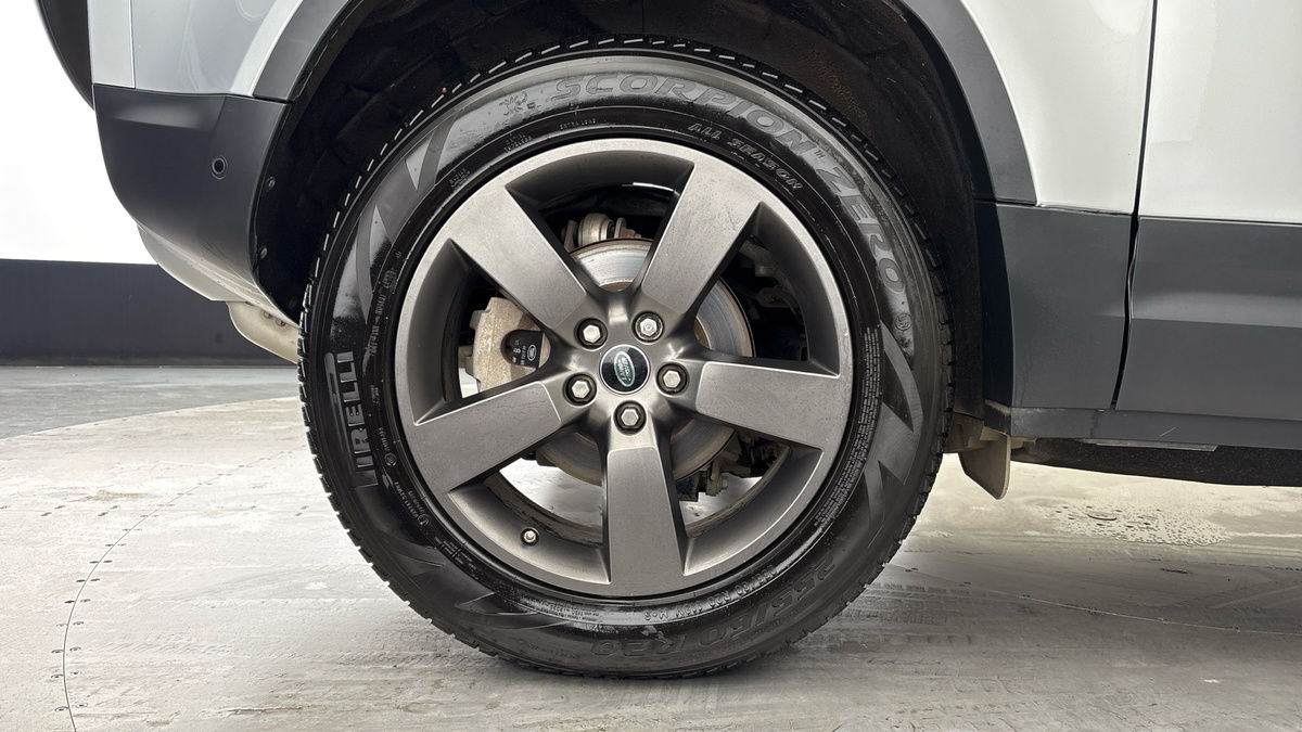 Land Rover Defender 90 Image 10