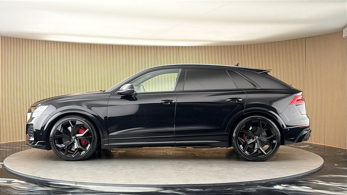 Audi RSQ8 Image 15