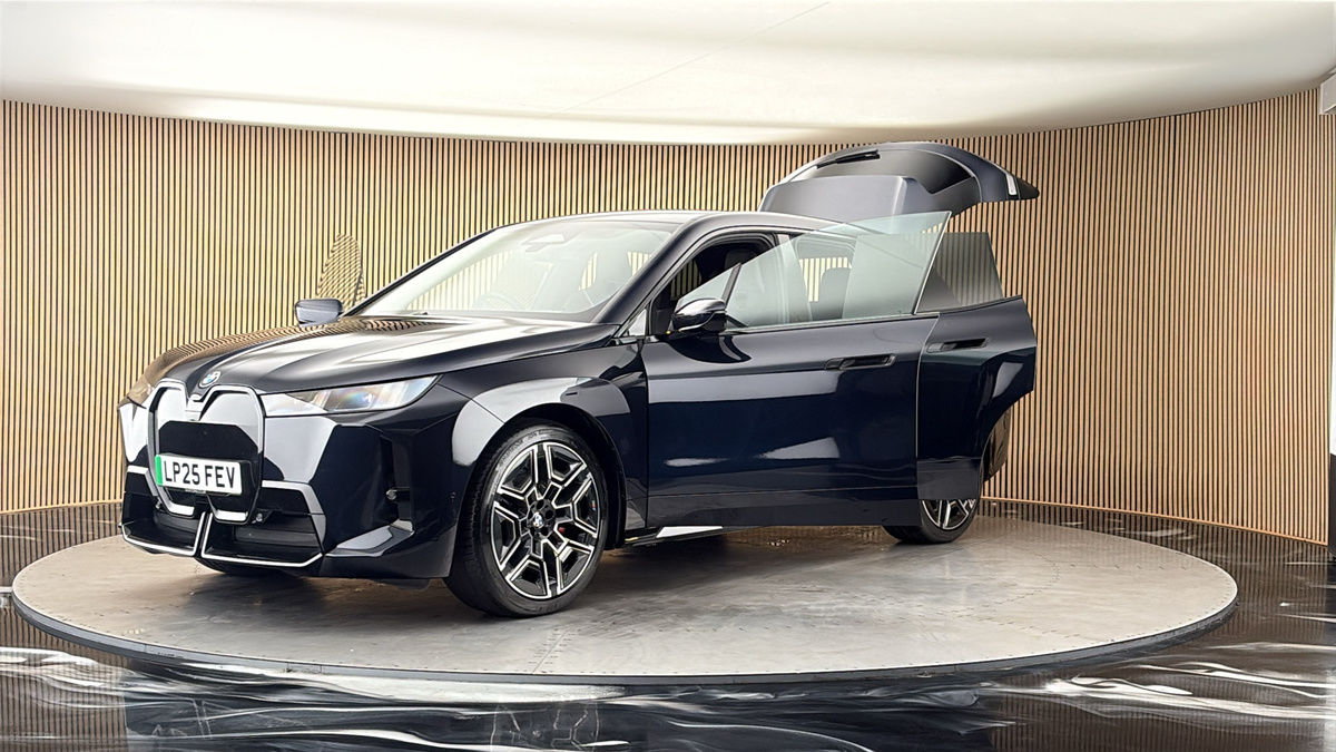 More views of BMW iX