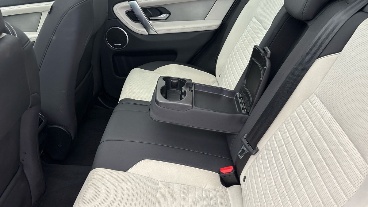 Land Rover Discovery Sport Image 9