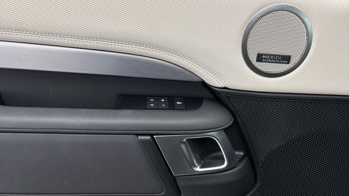 Land Rover Discovery Image 19