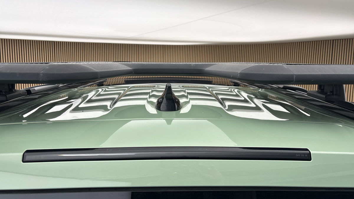Land Rover Defender 110 Image 32