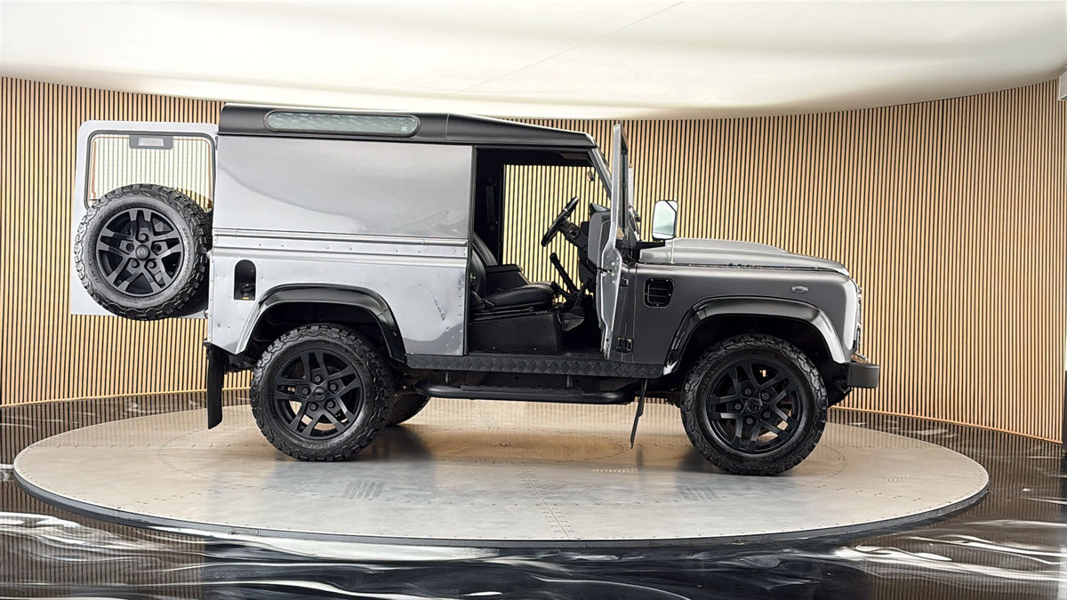 More views of Land Rover Defender 90