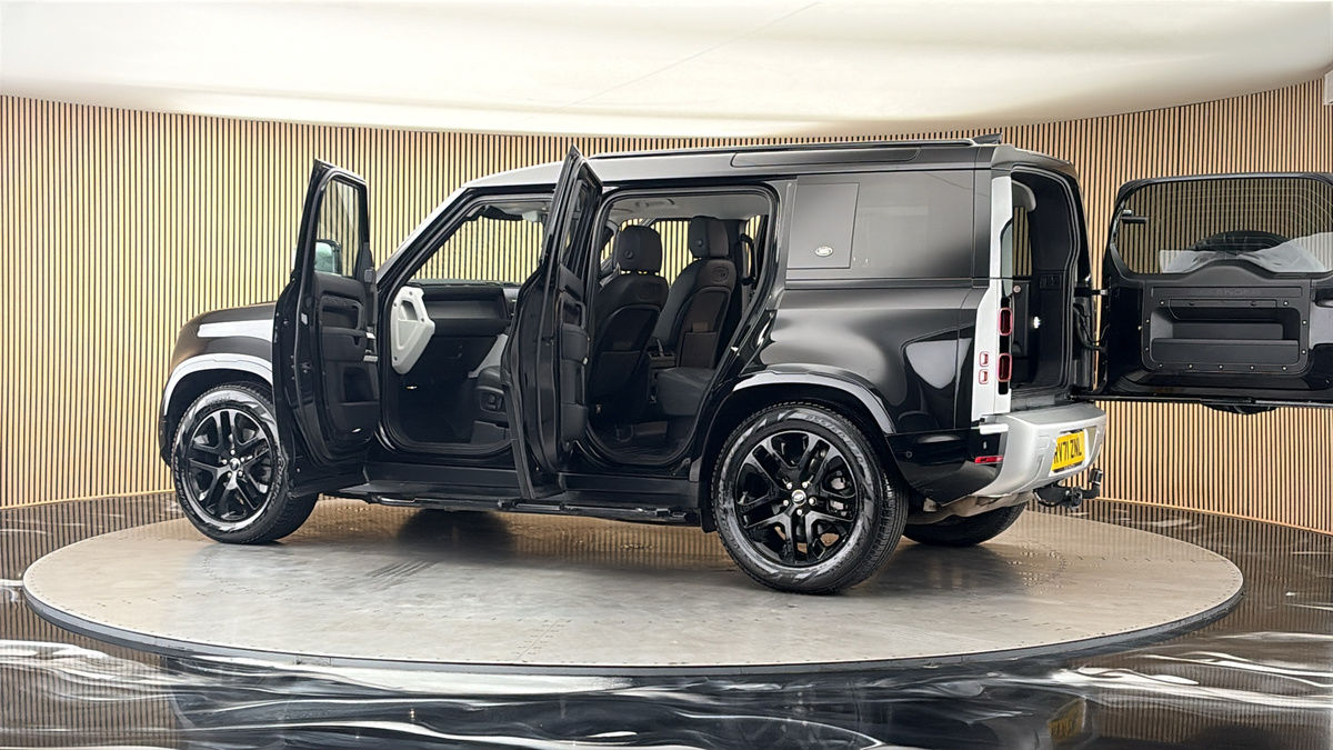 More views of Land Rover Defender 110