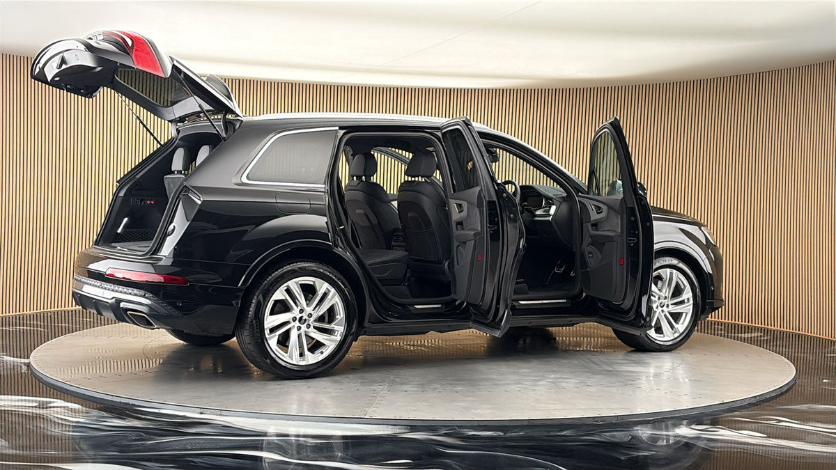 More views of Audi Q7