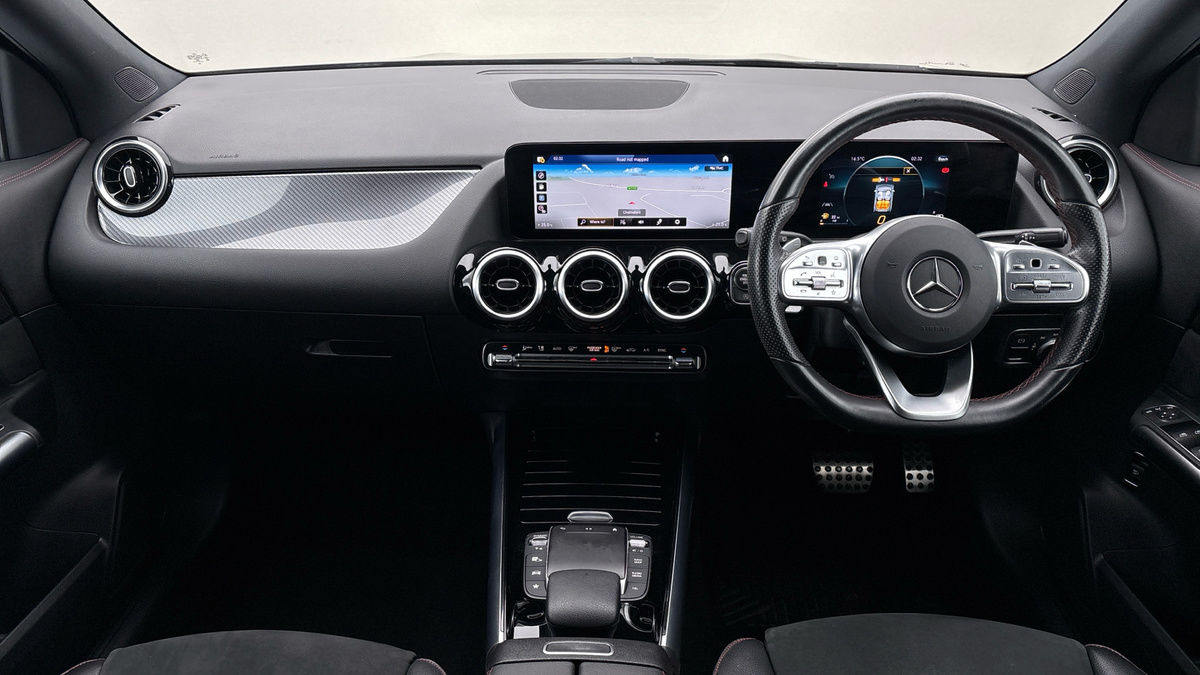 Mercedes-Benz GLA Image 12