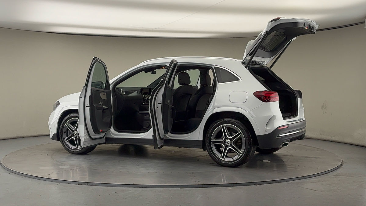 More views of Mercedes-Benz GLA