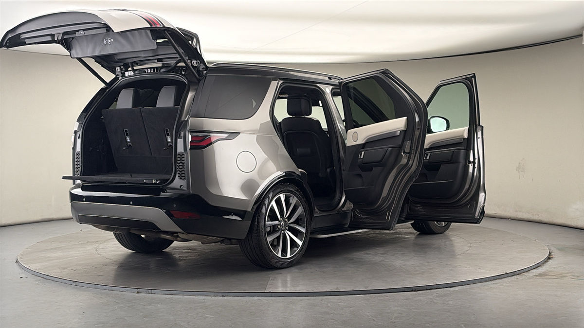 More views of Land Rover Discovery