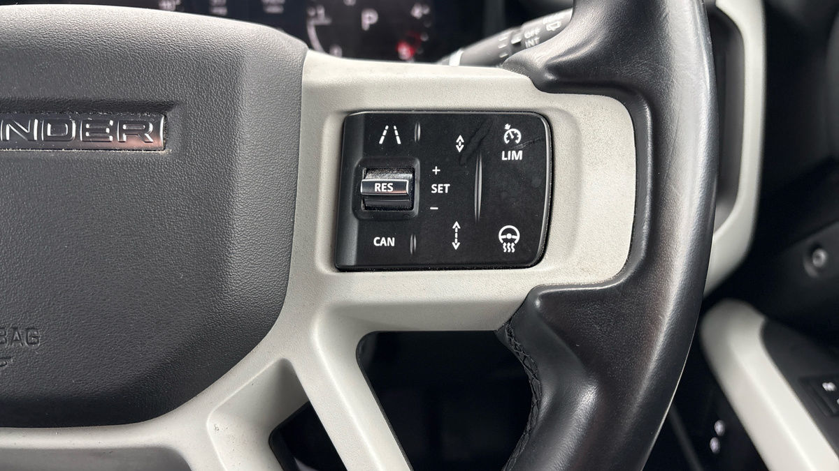 Land Rover Defender 90 Image 14