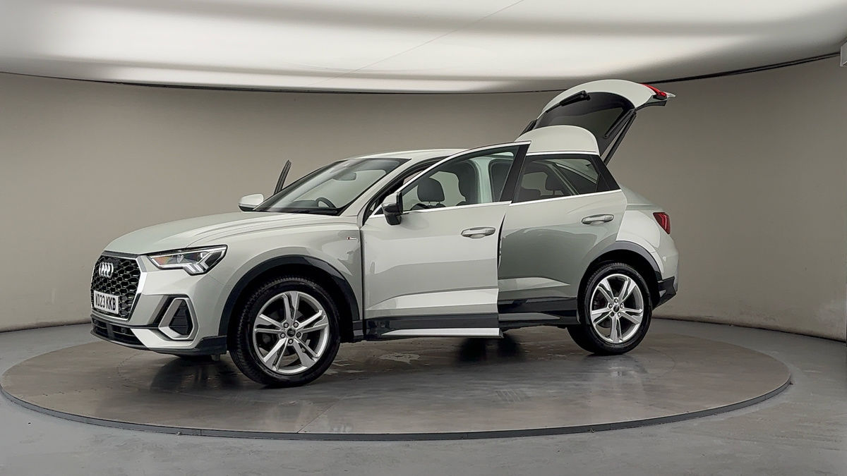 More views of Audi Q3
