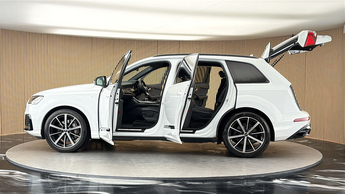 More views of Audi Q7