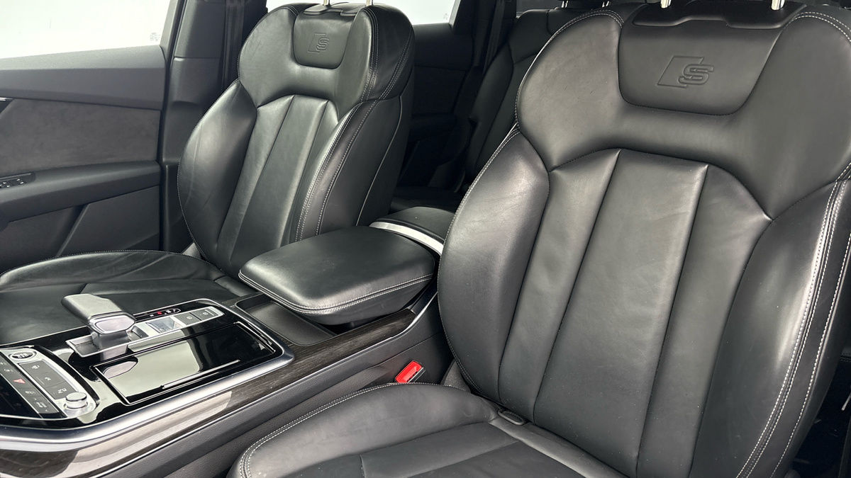 Audi Q7 Image 7