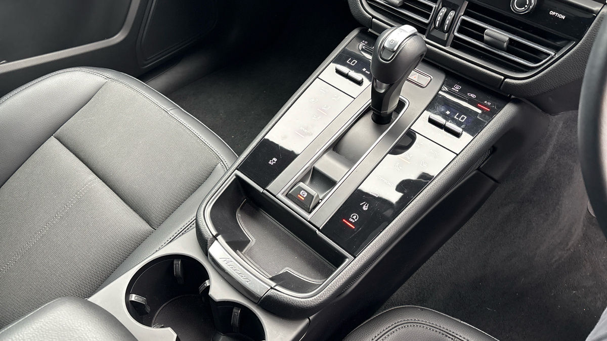 Porsche Macan Image 18