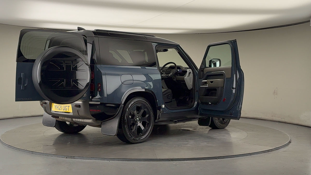 More views of Land Rover Defender 90