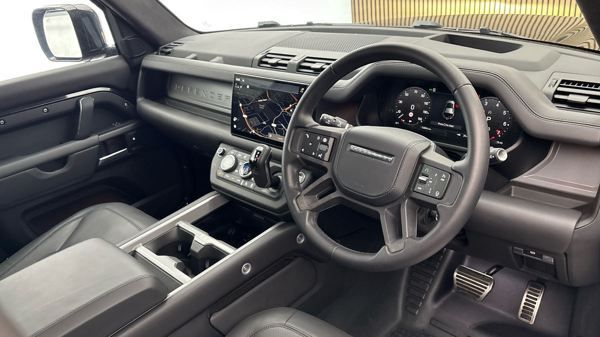 Land Rover Defender 110 Image 5