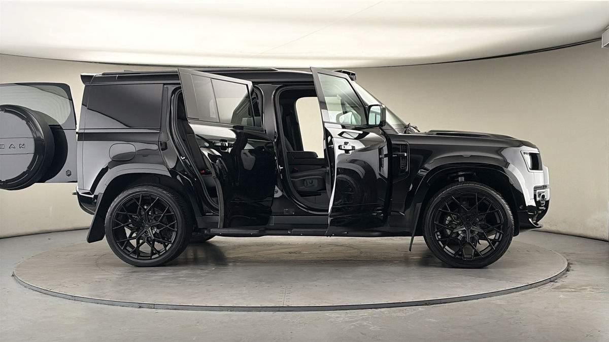 More views of Land Rover Defender 110