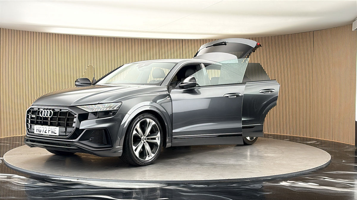 More views of Audi Q8