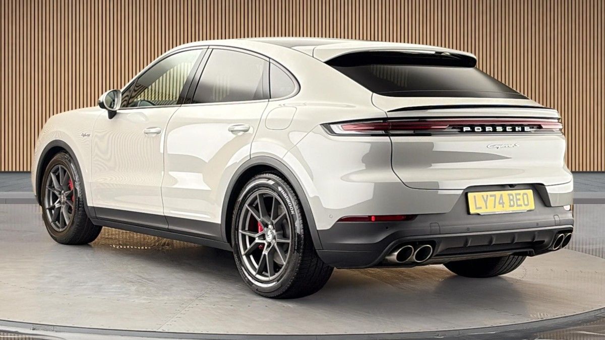 Porsche Cayenne Image 2