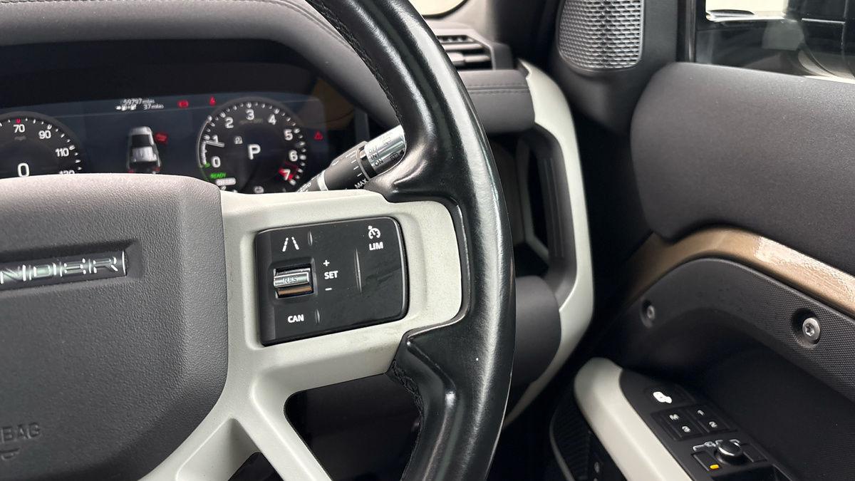 Land Rover Defender 110 Image 14