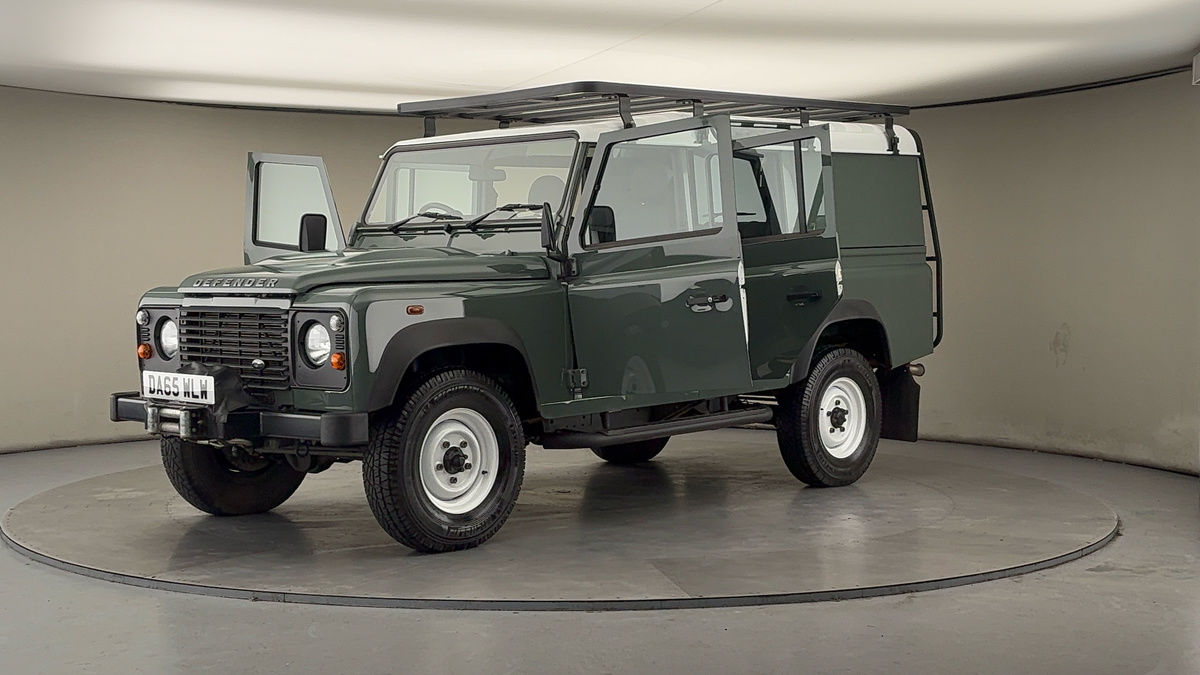 Land Rover Defender 110 Image 22