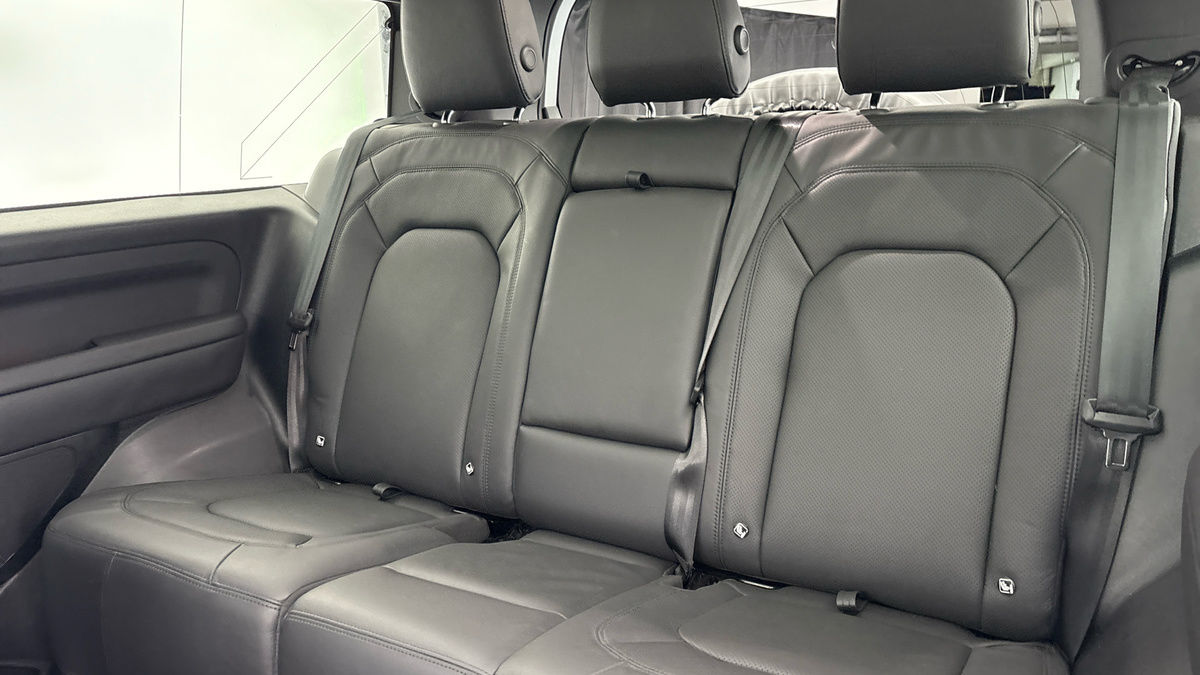 Land Rover Defender 90 Image 8