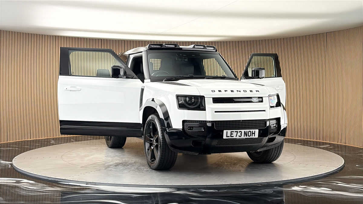 More views of Land Rover Defender 90