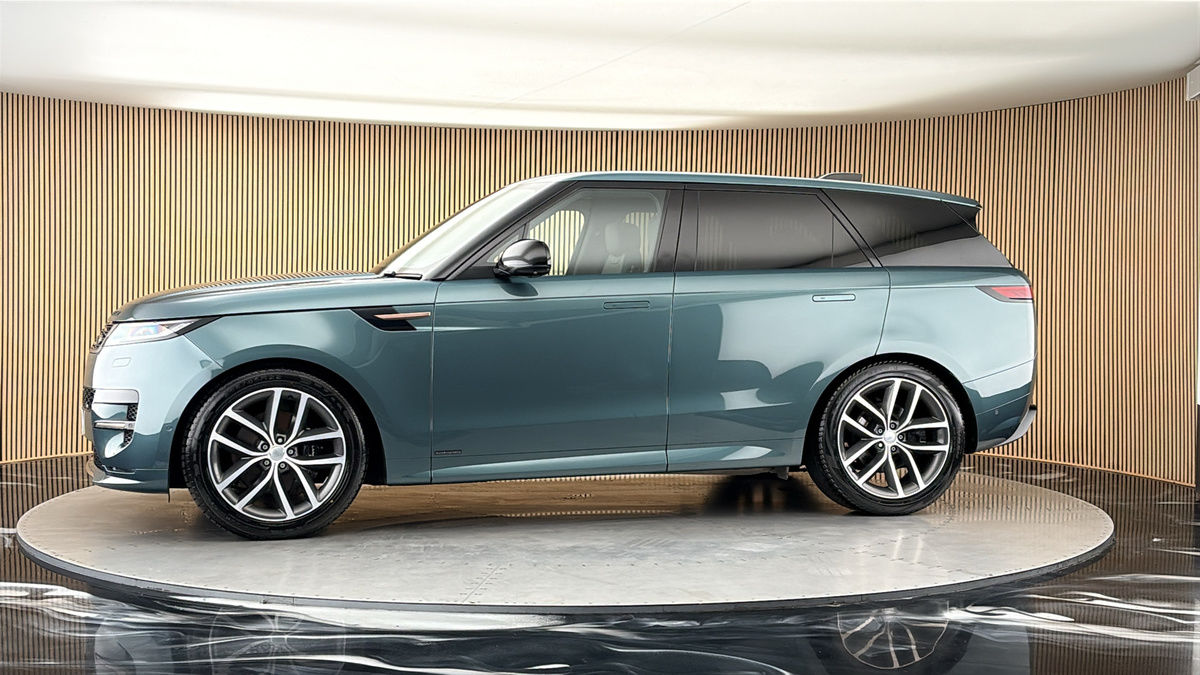 More views of Land Rover Range Rover Sport