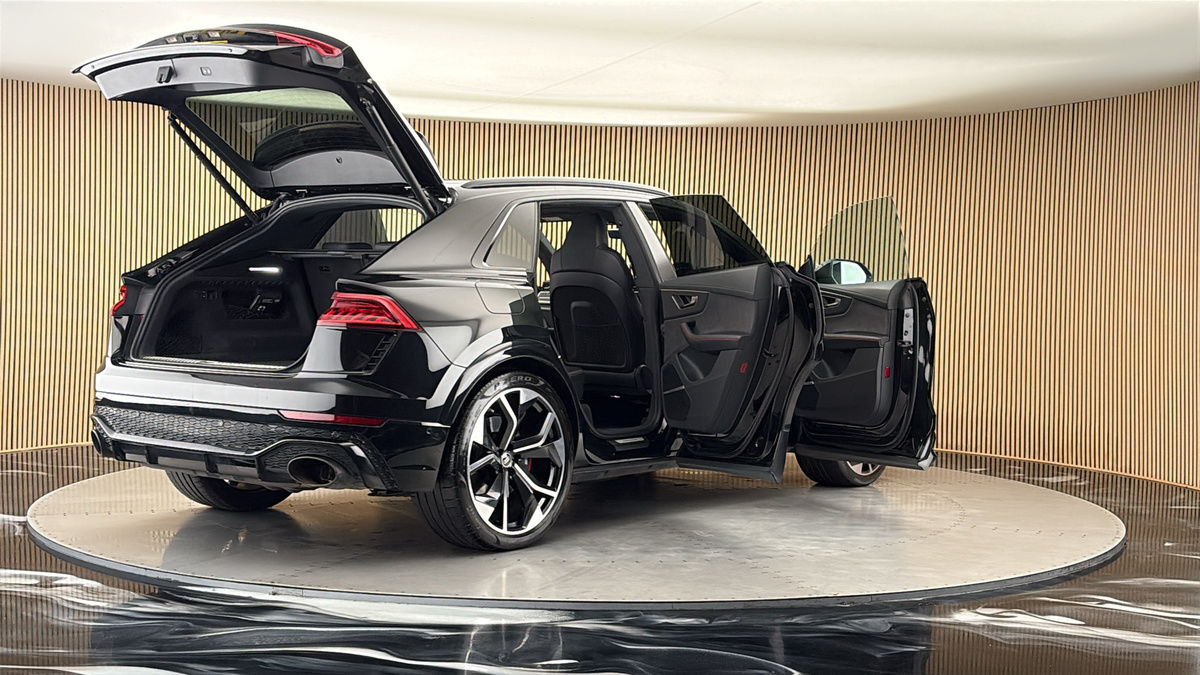 More views of Audi RSQ8