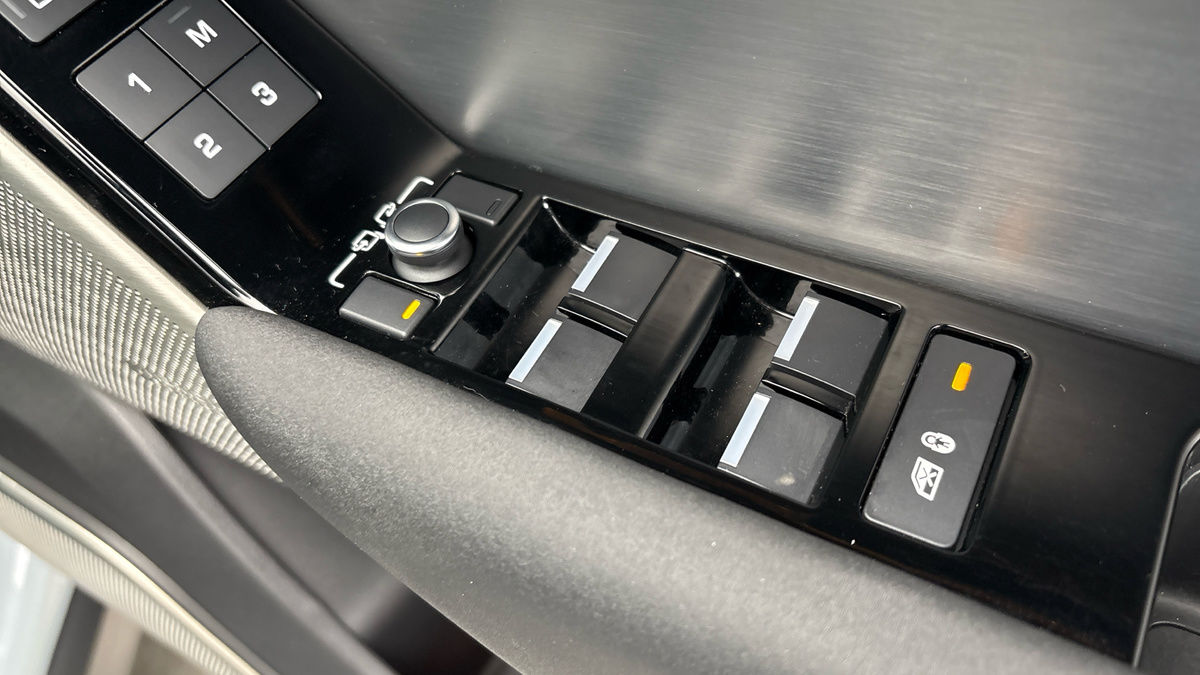 Land Rover Range Rover Velar Image 25