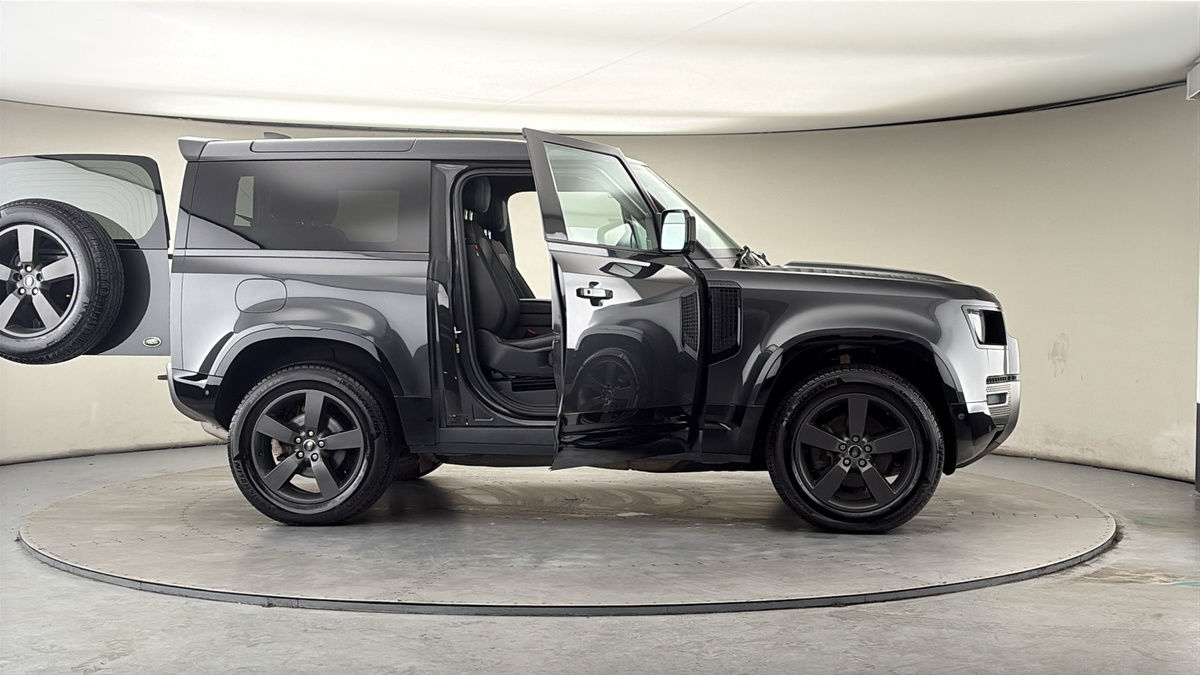 More views of Land Rover Defender 90