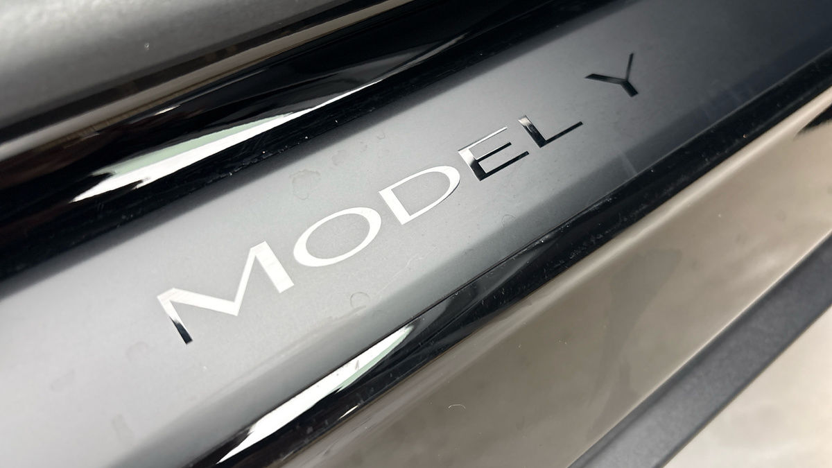 Tesla Model Y Image 32
