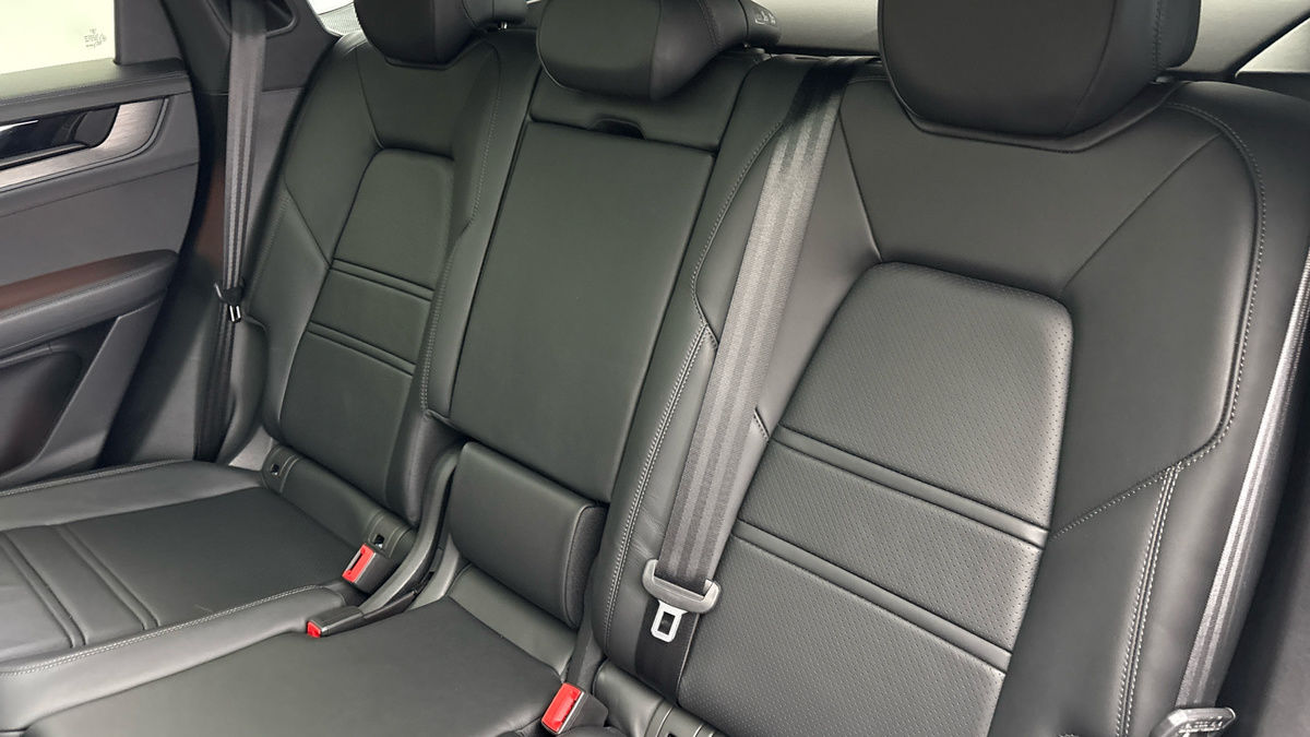 Porsche Cayenne Image 8