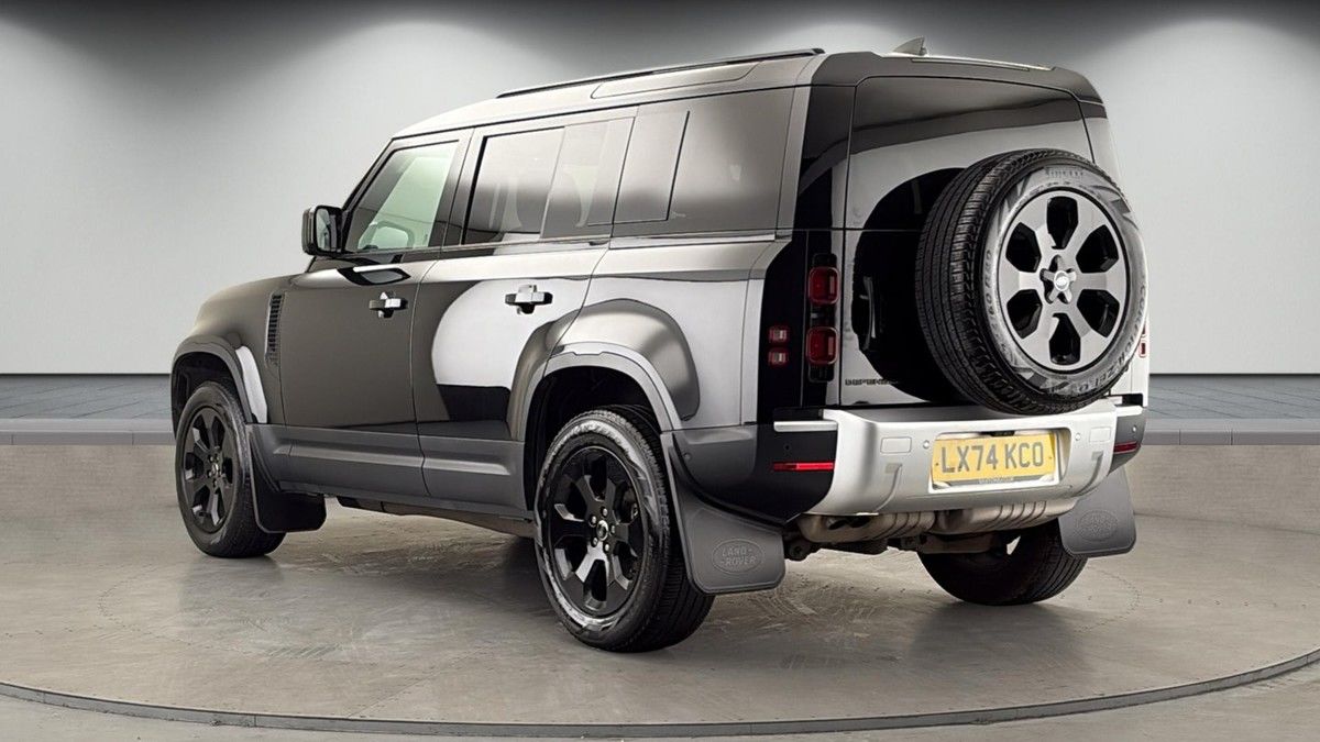 Land Rover Defender 110 Image 2