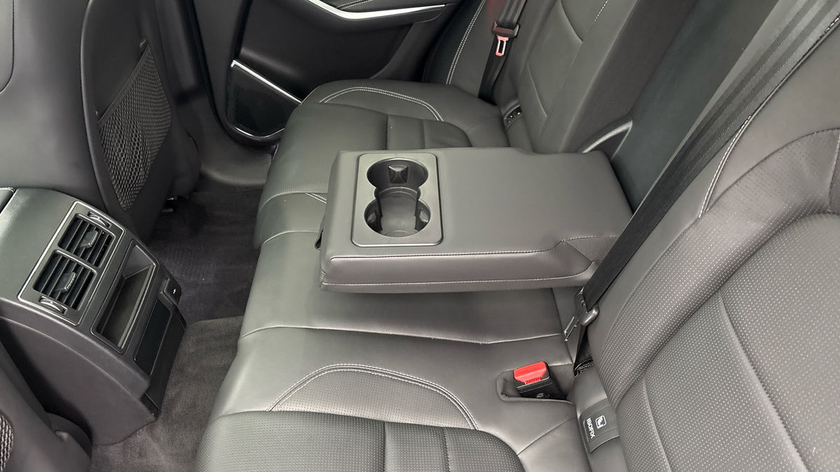 Jaguar F-PACE Image 9