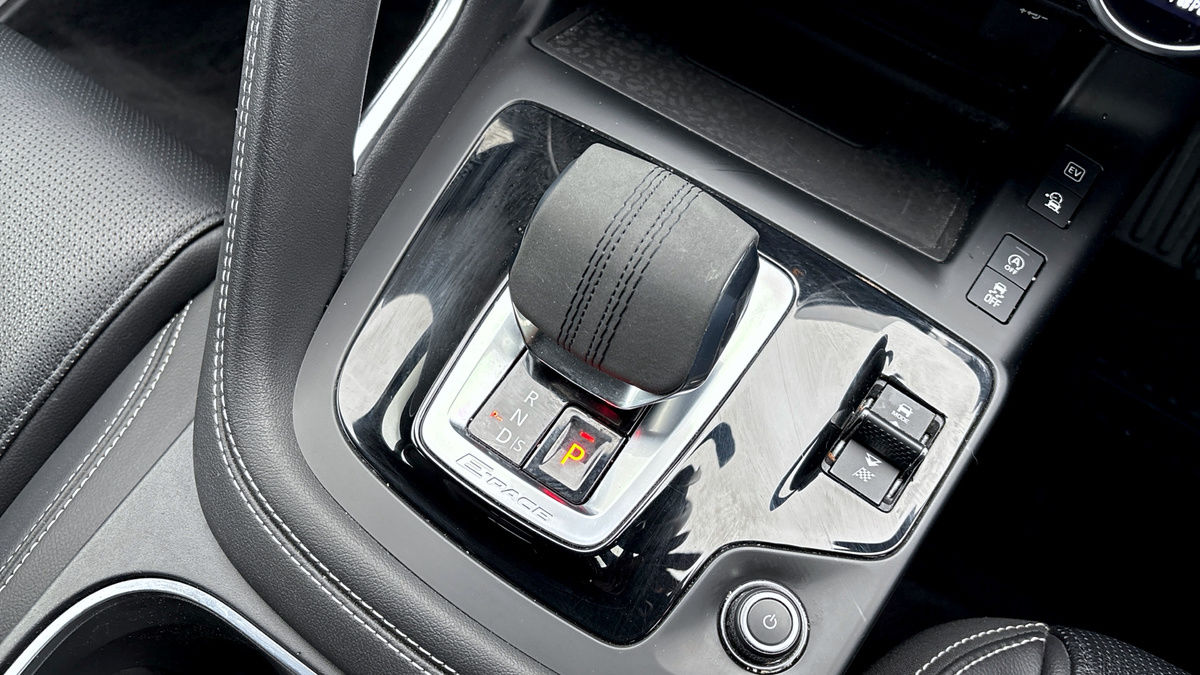 Jaguar E-PACE Image 6