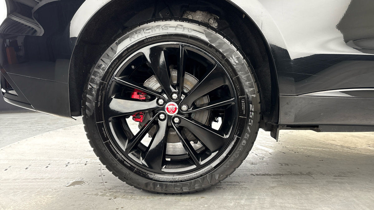 Jaguar F-PACE Image 10