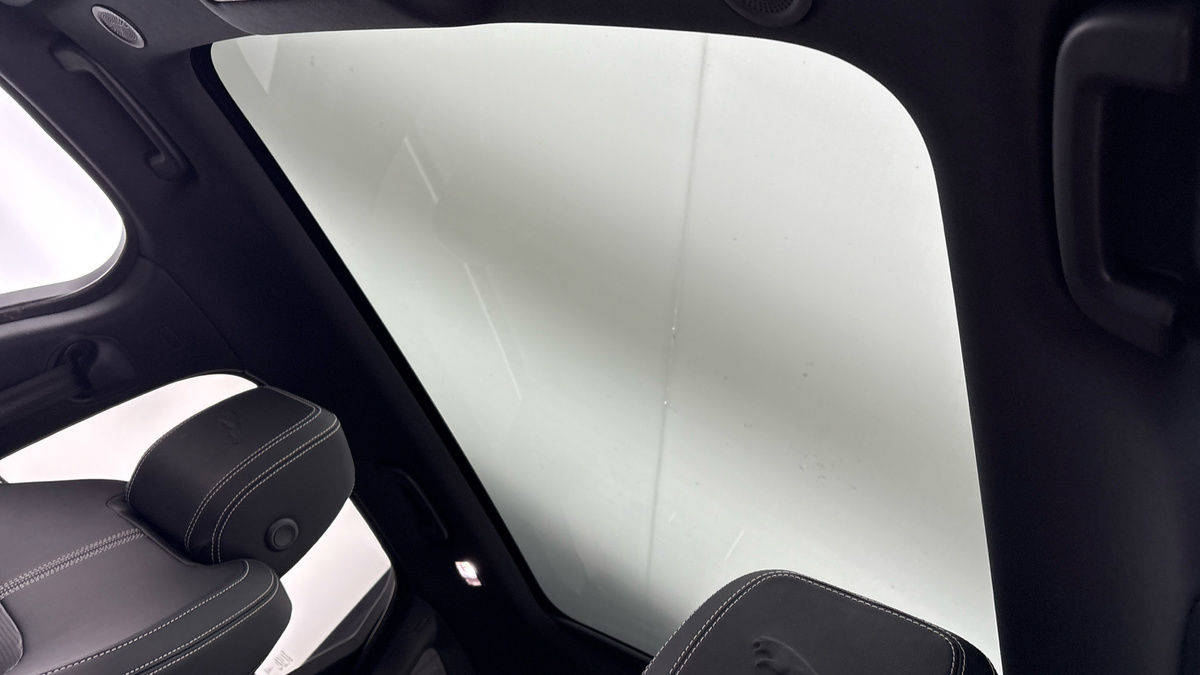 Jaguar F-PACE Image 6