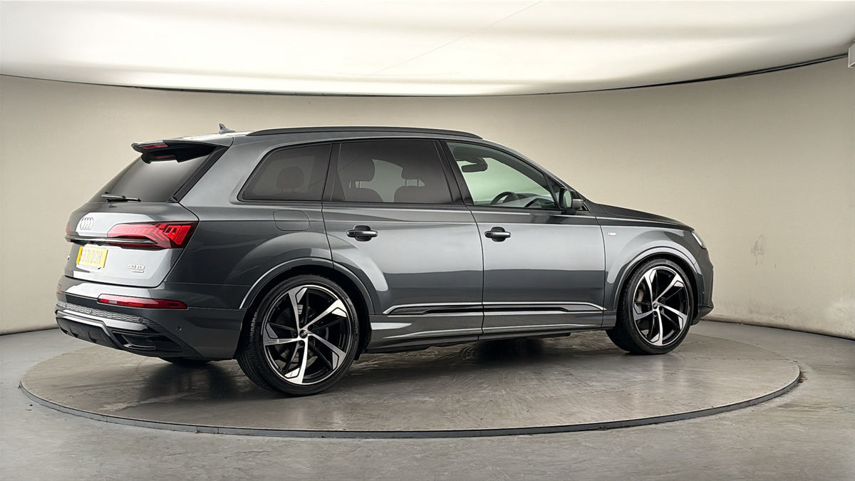 More views of Audi Q7