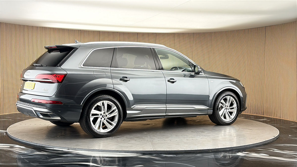 More views of Audi Q7