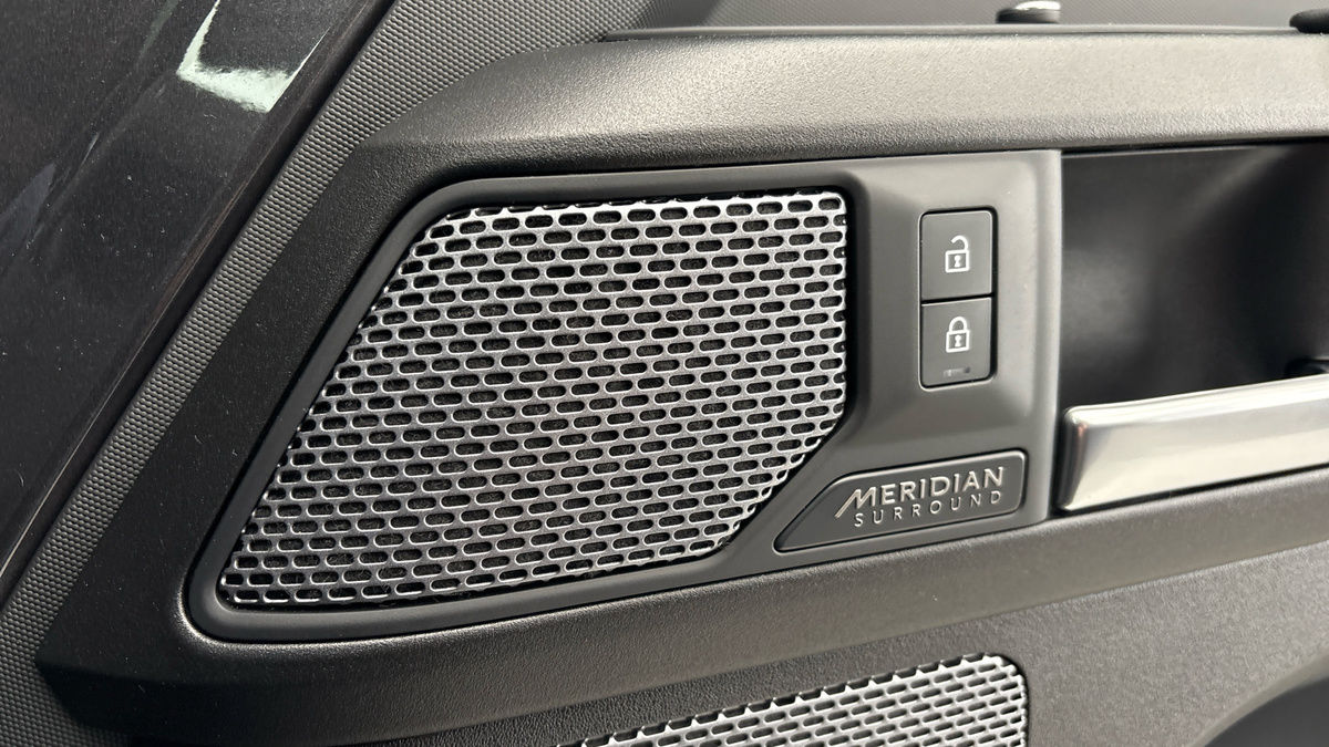 Land Rover Defender 90 Image 25