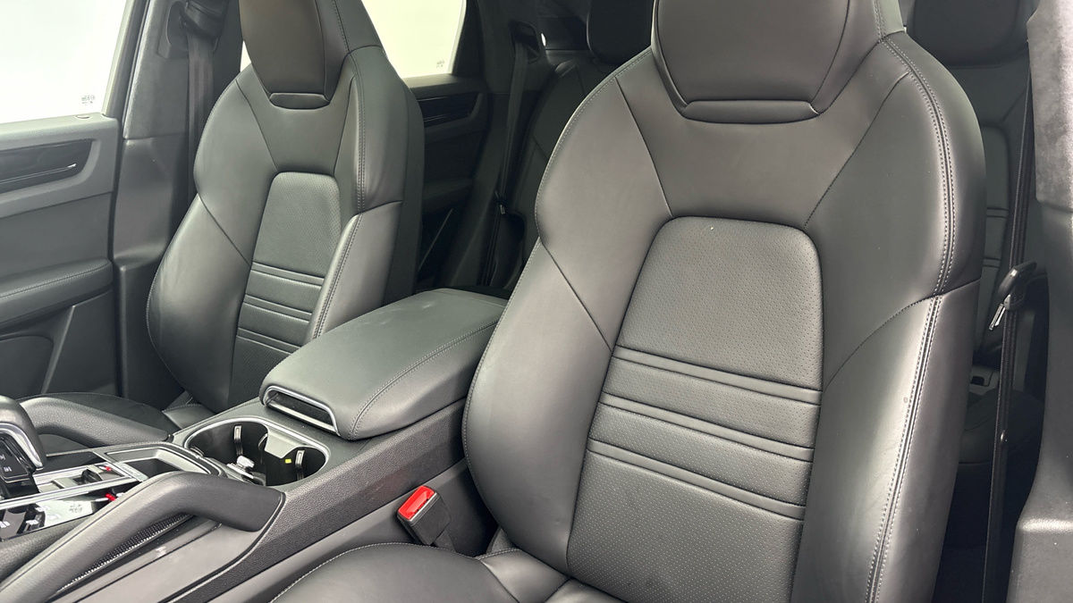 Porsche Cayenne Image 7