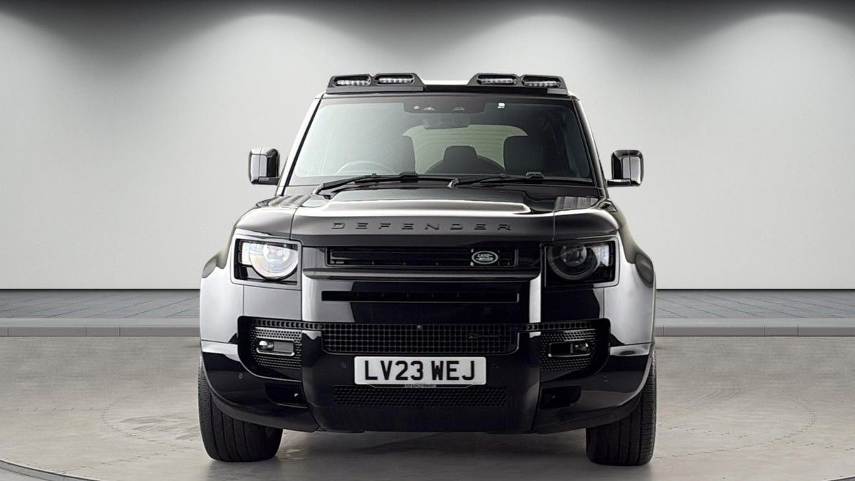 Land Rover Defender 110 Image 3