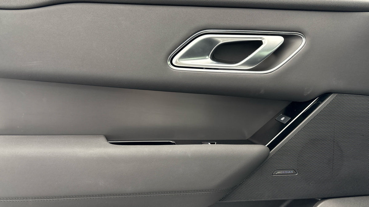 Land Rover Range Rover Velar Image 19