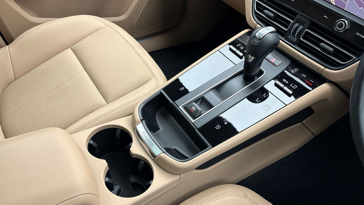 Porsche Macan Image 18