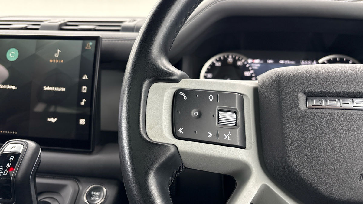 Land Rover Defender 90 Image 13