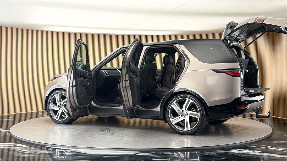 More views of Land Rover Discovery