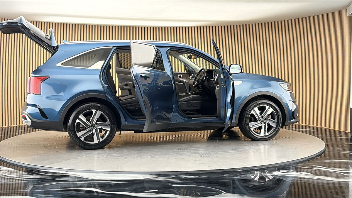 More views of Kia Sorento