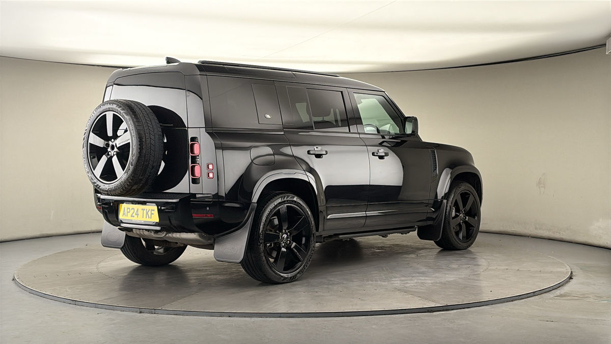 Land Rover Defender 110 Image 21